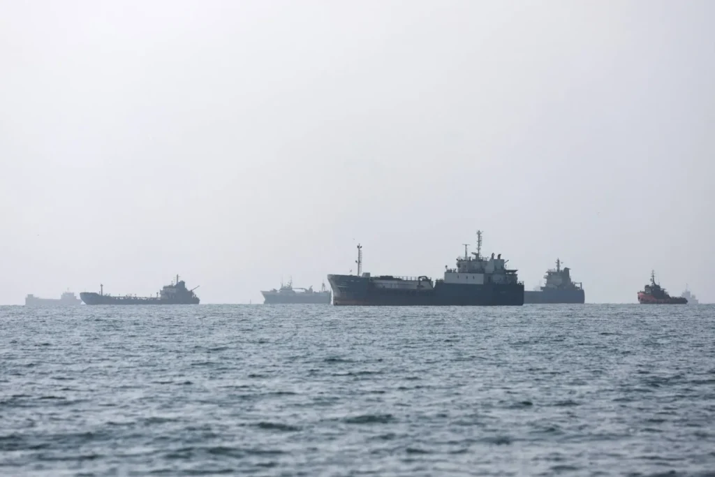 US strikes 5 Iranian oil tankers